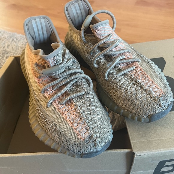 COPY - Yeezy Boost 360 V2 - Picture 1 of 5